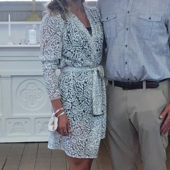 Lace wrap dress - Picture 2 of 3